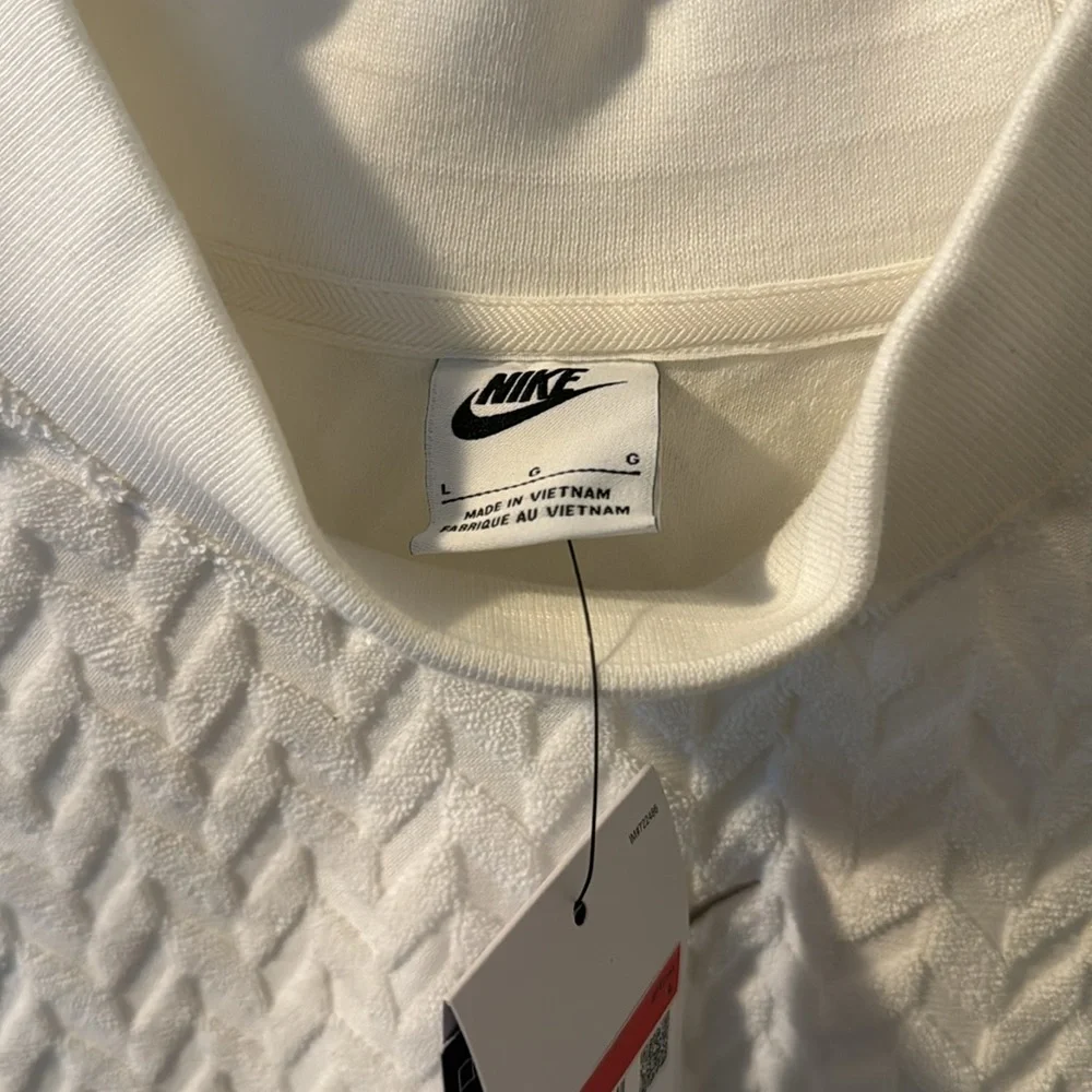 Nike Loose Fit Crop Top - Picture 2 of 2